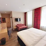 Akzent Berg's Alte Bauernschänke- Wellness Und Wein Hotel 4*