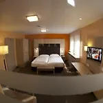 Akzent Berg's Alte Bauernschänke- Wellness Und Wein Hotel 4*