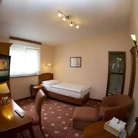 Akzent Berg's Alte Bauernschänke- Wellness Und Wein Hotel 4*