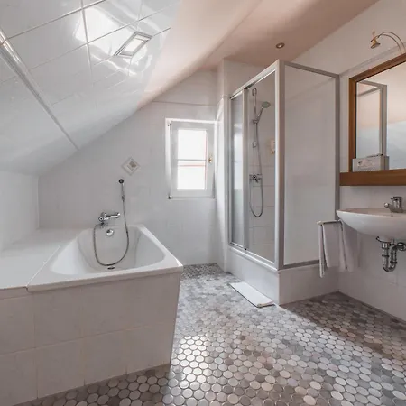 Hotel Akzent Berg's Alte Bauernschaenke- Wellness Und Wein