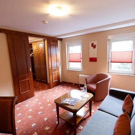 Akzent Berg's Alte Bauernschänke- Wellness Und Wein Hotel 4*