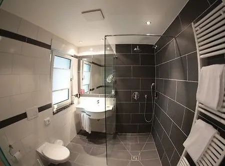 Hotel Akzent Berg's Alte Bauernschänke- Wellness Und Wein 4*