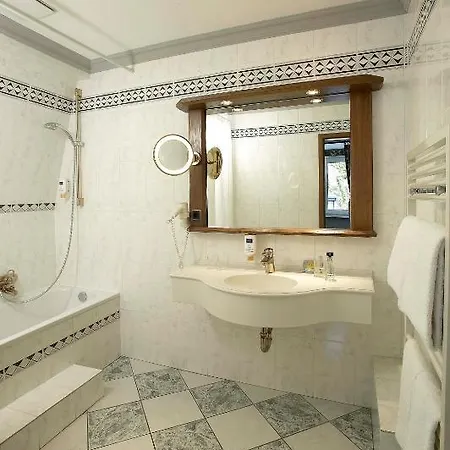 Hotel Akzent Berg's Alte Bauernschänke- Wellness Und Wein