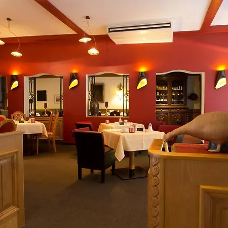Akzent Berg's Alte Bauernschänke- Wellness Und Wein Hotel 4*